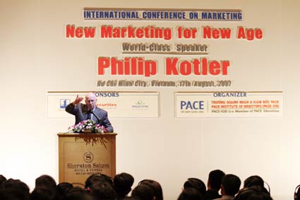 Ngày 16/08/2007, Philip Kotler - huyền thoại Marketing đến Việt Nam theo lời mời của Trường Doanh Nhân PACE